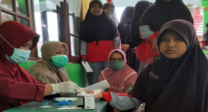 Bersama Puskesmas Bareng, MTsN 11 Jombang lakukan Screaning Anemia ke Ratusan Siswi